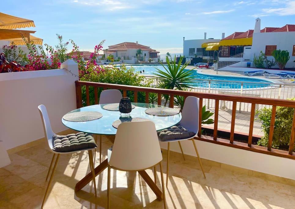 Stylish & Modern 1 Bedroom Suite On Frontline Of Playa Del Duque Costa Adeje  Exterior photo